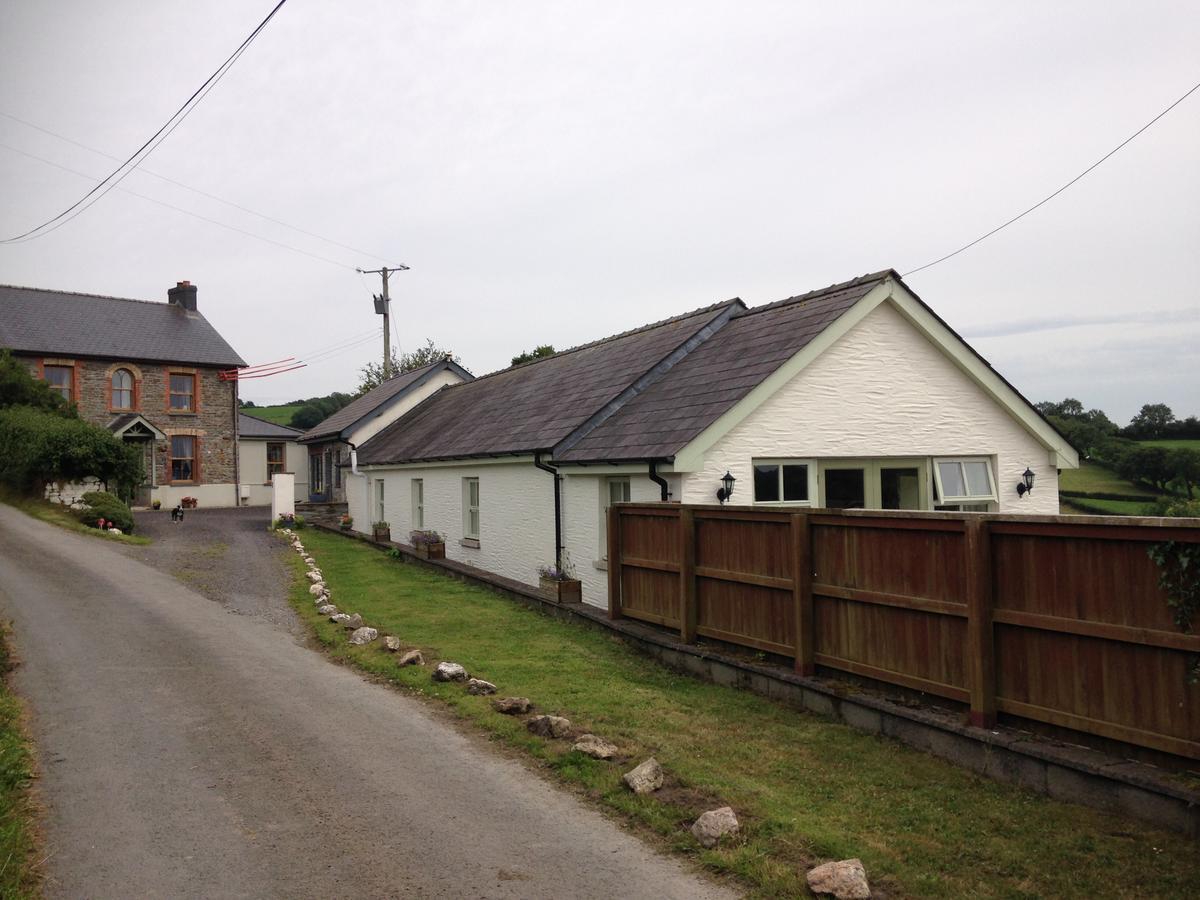Red Kite Cottage Carmarthen Extérieur photo